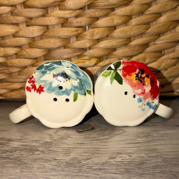 Pioneer woman melody teacup salt & pepper shakers teal floral ceramic kitchen - Picture 2 of 4